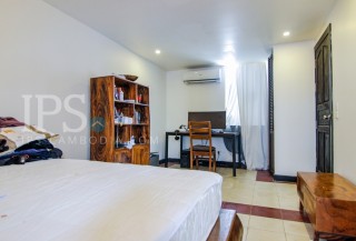 Renovated Duplex 2 Bedroom Apartment For Sale - Srah Chork, Phnom Penh thumbnail