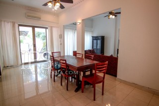 3 Bedroom Villa For Rent - Phsar Doeum Thkov, Phnom Penh thumbnail