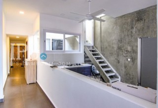 Renovated 4 Bedrooms Apartment For Sale - Ou Ruessei 2, Phnom Penh thumbnail