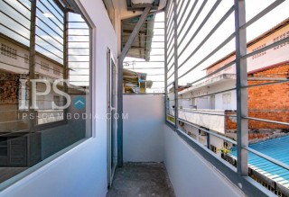 Renovated 4 Bedrooms Apartment For Sale - Ou Ruessei 2, Phnom Penh thumbnail