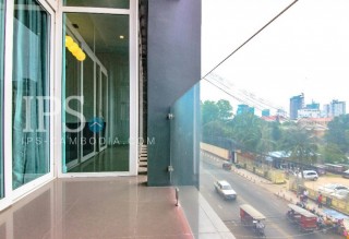 2 Bedroom Apartment For Rent - Tonle Bassac, Phnom Penh thumbnail