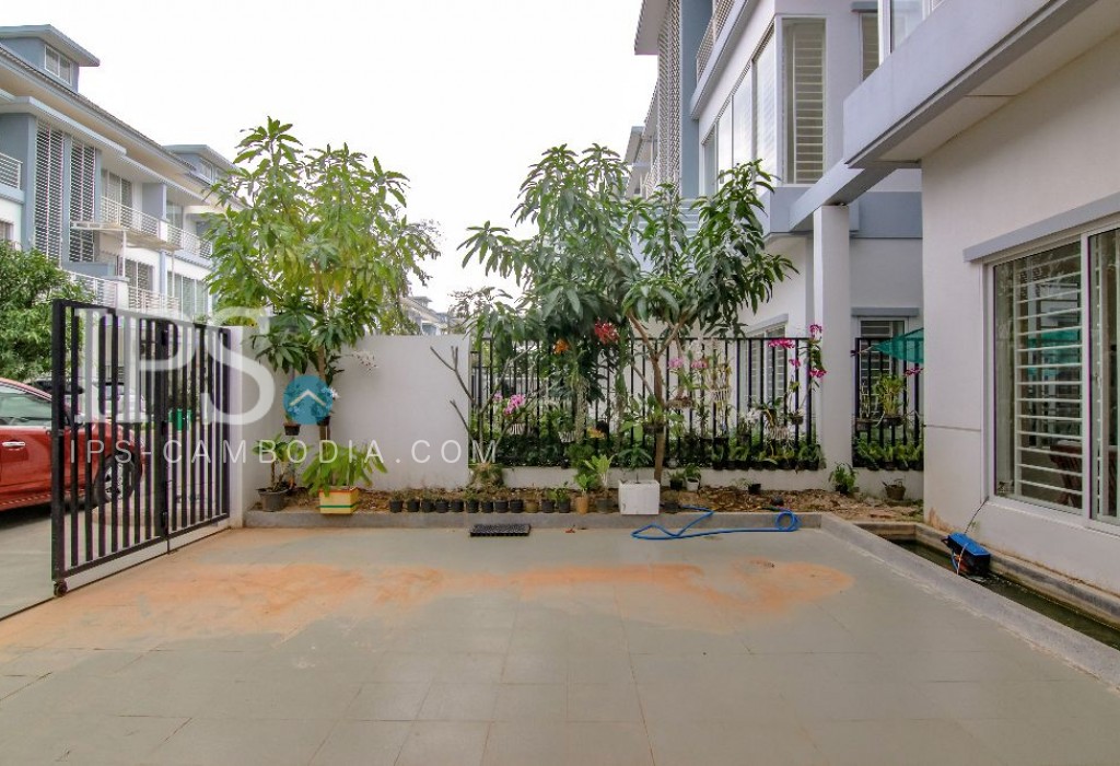 4 Bedroom Villa For Rent in 4 Bedrooms, Phnom Penh 4946 IPS Cambodia