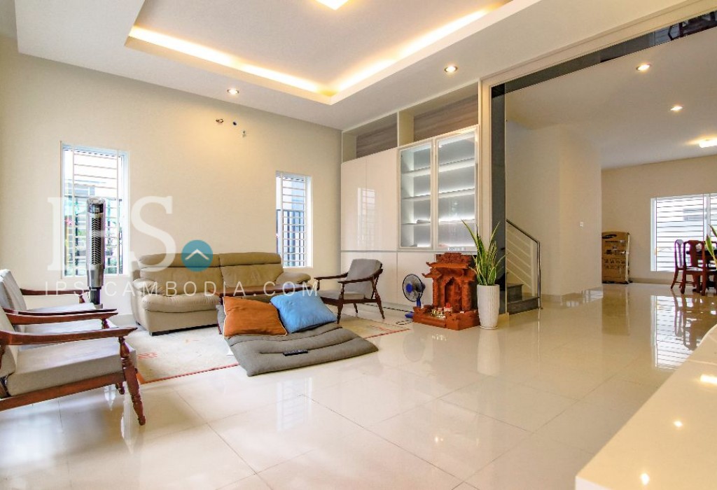 4 Bedroom Villa For Rent in 4 Bedrooms, Phnom Penh 4946 IPS Cambodia