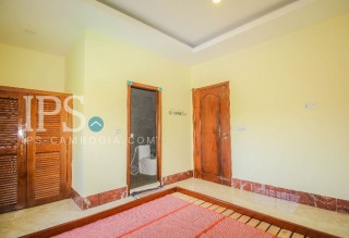 4 Bedroom Villa For Rent - Vihear Chen, Siem Reap thumbnail