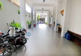 Serviced Apartment - One Bedroom in Toul Tum Poung  thumbnail