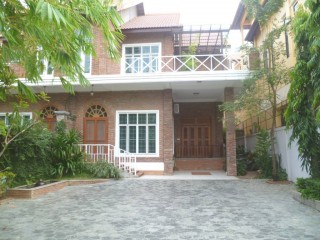 3 Bedroom Villa For Rent - Boeung Kak 2, Toul Kork, Phnom Penh thumbnail