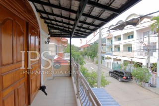 3 Bedroom Villa For Rent-Tonle Bassac, Phnom Penh thumbnail