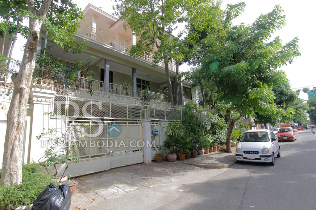 10 Bedroom Commercial Villa For Rent - Beoung Raing, Phnom Penh