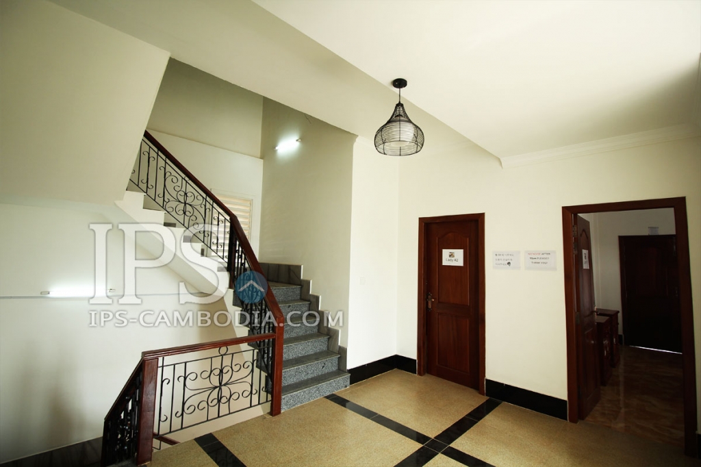 5 Bedroom Villa Behind Night Market - Siem Reap Rentals - Image 6