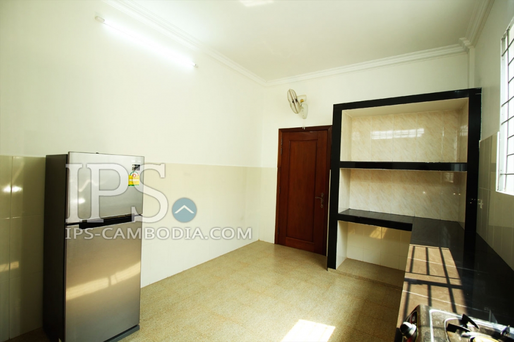 5 Bedroom Villa Behind Night Market - Siem Reap Rentals - Image 3