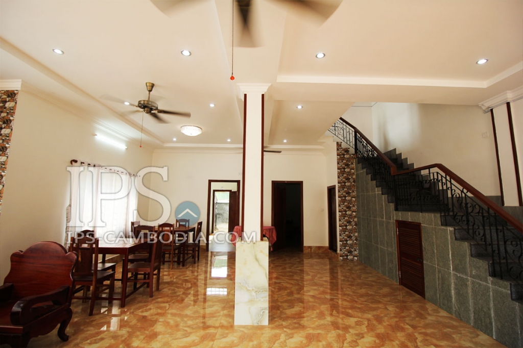 5 Bedroom Villa Behind Night Market - Siem Reap Rentals - Image 2