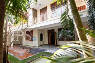 5 Bedroom Villa For Rent - Tonle Bassac, Phnom Penh thumbnail