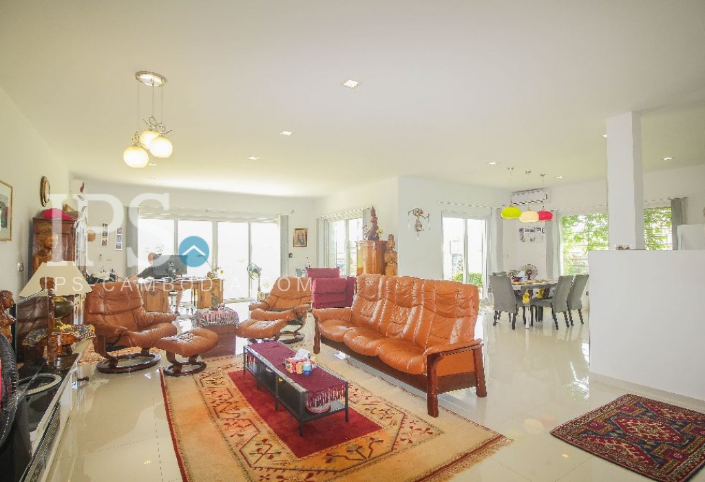 3 Bedroom European Villa for Rent - Siem Reap - Image 9