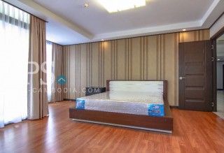 3 Bedroom Condo For Rent - De Castle, BKK1, Phnom Penh thumbnail