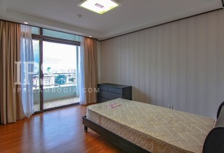 3 Bedroom Condo For Rent - De Castle, BKK1, Phnom Penh thumbnail