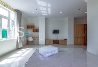 2 Bedrooms Serviced Apartment for Rent - BKK1, Phnom Penh thumbnail