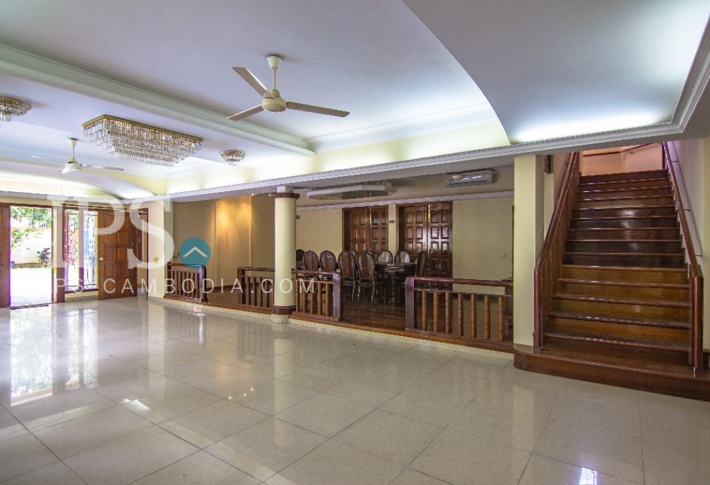 6 Bedroom Colonial  Villa For Rent  - Tonle Bassac , Phnom Penh - Image 7