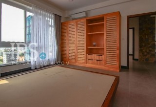 4 Bedroom Serviced Apartment For Rent - Tonle Bassac, Phnom Penh thumbnail