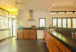 5 Bedroom Villa with Huge Yard for Sale - Siem Reap thumbnail