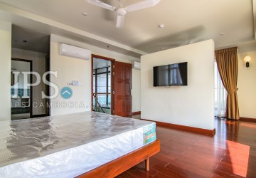 3 Bedroom Duplex Penthouse For Rent - Wat Phnom, Phnom Penh thumbnail