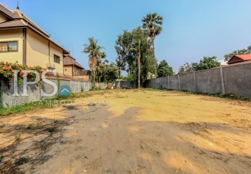 Residential Land with Hard Title For Sale - Svay Dangkum thumbnail