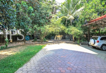 5 Bedroom Villa For Rent in Chroy Changvar, Phnom Penh thumbnail