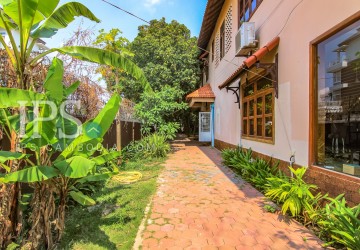 5 Bedroom Villa For Rent in Chroy Changvar, Phnom Penh thumbnail