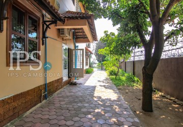 5 Bedroom Villa For Rent in Chroy Changvar, Phnom Penh thumbnail