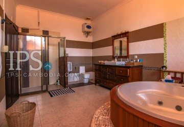 5 Bedroom Villa For Rent in Chroy Changvar, Phnom Penh thumbnail