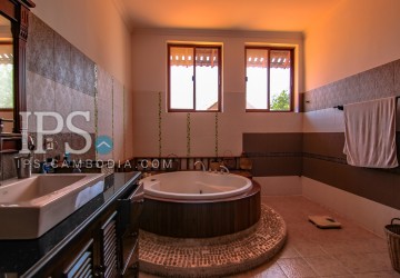 5 Bedroom Villa For Rent in Chroy Changvar, Phnom Penh thumbnail