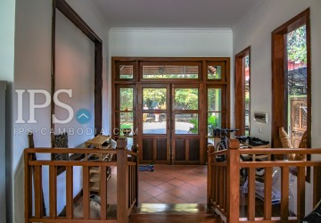 5 Bedroom Villa For Rent in Chroy Changvar, Phnom Penh thumbnail