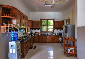 5 Bedroom Villa For Rent in Chroy Changvar, Phnom Penh thumbnail
