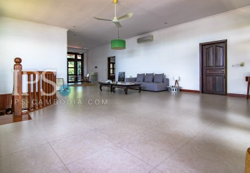 5 Bedroom Villa For Rent in Chroy Changvar, Phnom Penh thumbnail