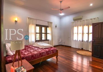 5 Bedroom Villa For Rent in Chroy Changvar, Phnom Penh thumbnail