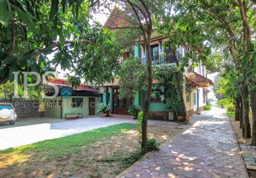 5 Bedroom Villa For Rent in Chroy Changvar, Phnom Penh thumbnail