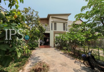 2 Bedroom Western Style Villa for Rent - Sala Kamreuk, Siem Reap thumbnail