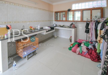 85 sqm 4 Bedrooms House For Rent - Psar Ler Market, Sihanouk Ville thumbnail