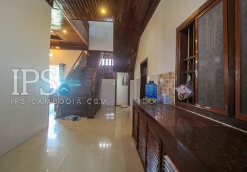 4 Bedrooms  Villa For Rent - Svay Dangkum, Siem Reap thumbnail