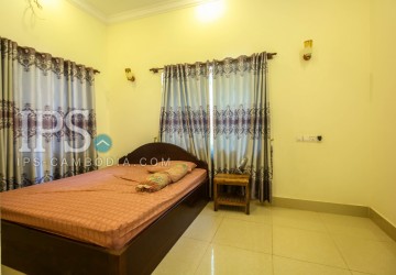 4 Bedrooms  Villa For Rent - Svay Dangkum, Siem Reap thumbnail