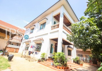 4 Bedrooms  Villa For Rent - Svay Dangkum, Siem Reap thumbnail