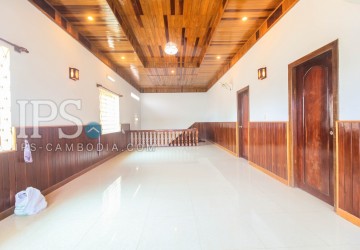 4 Bedrooms  Villa For Rent - Svay Dangkum, Siem Reap thumbnail