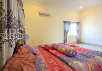 4 Bedrooms  Villa For Rent - Svay Dangkum, Siem Reap thumbnail