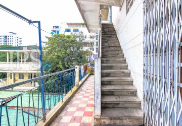 Renovated 2 Bedroom Apartment For Rent - Beoung Raing, Phnom Penh thumbnail