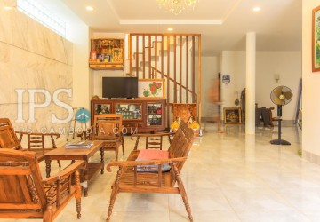 Modern 5 Bedroom  Villa For Rent - Svay Dangkum, Siem Reap thumbnail