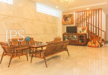 Modern 5 Bedroom  Villa For Rent - Svay Dangkum, Siem Reap thumbnail