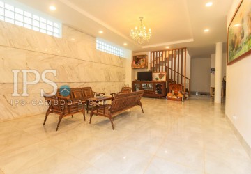 Modern 5 Bedroom  Villa For Rent - Svay Dangkum, Siem Reap thumbnail