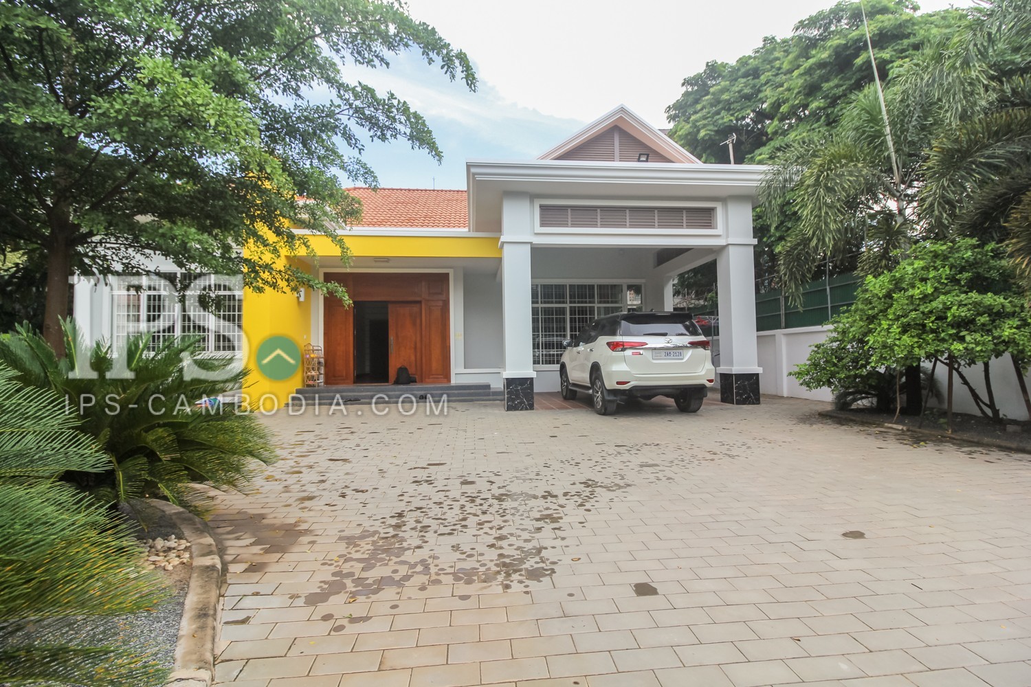 3 Bedroom Modern Villa  For Rent - Svay Dangkum, Siem Reap