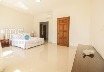 3 Bedrooms Townhouse For Rent in Svay Dangkum, Siem Reap thumbnail