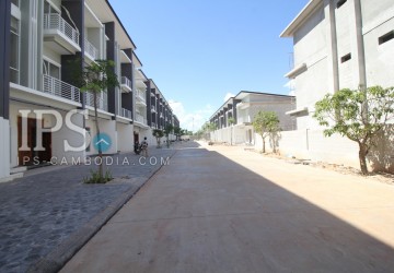 3 Bedrooms Townhouse For Rent in Svay Dangkum, Siem Reap thumbnail