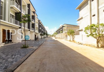 3 Bedrooms Townhouse For Rent - Svay Dangkum, Siem Reap thumbnail